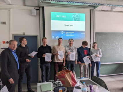 Zum Artikel "Team mit Studierenden der FAU gewinnt deutschen Physikwettbewerb in Erlangen"