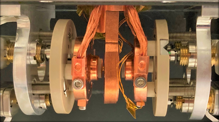 Forschende der FAU nutzen Lichträume, um die elektrische Leitfähigkeit von Materialien zu steuern